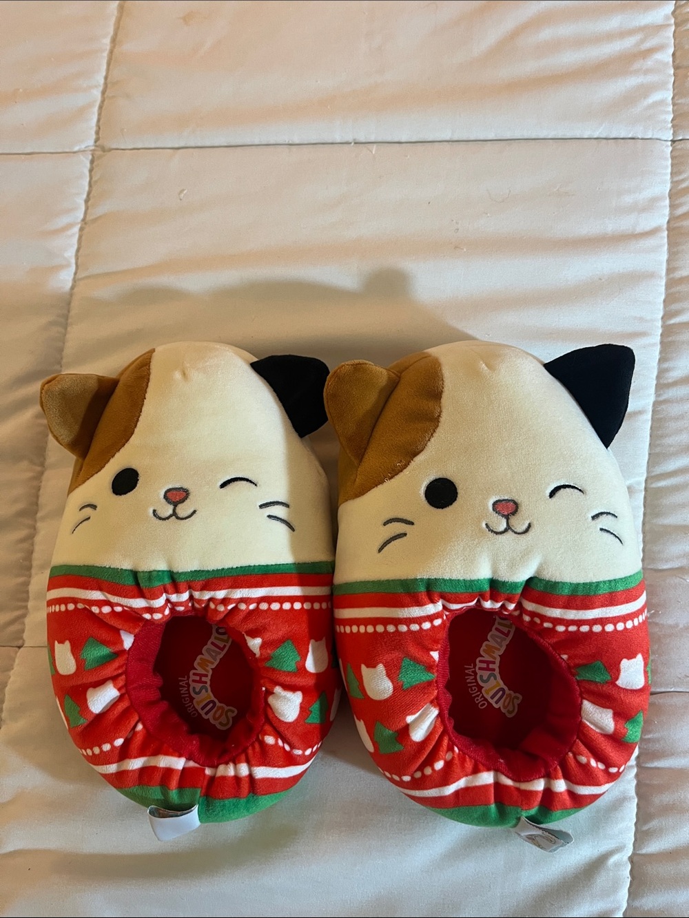 Swuishmallow Cam the Calico Cat holiday slippers. Limited edition size 4/5